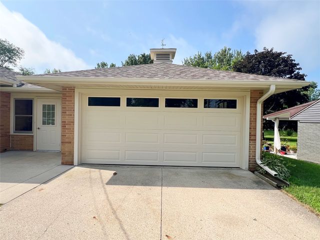 2813 S 2nd Avenue E, Newton, IA 50208