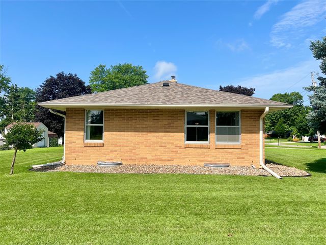 2813 S 2nd Avenue E, Newton, IA 50208