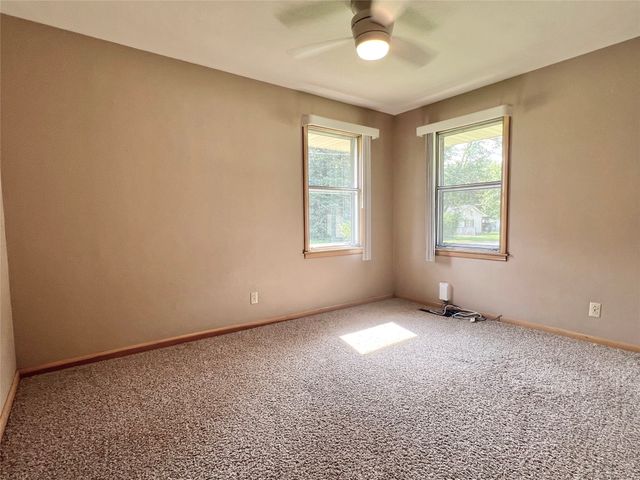 2813 S 2nd Avenue E, Newton, IA 50208