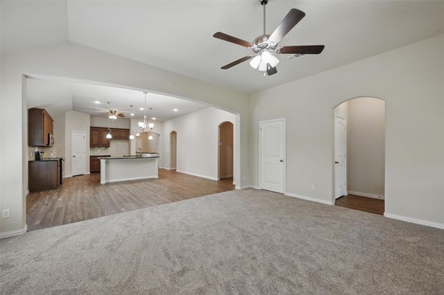 512 Hidden Springs Trail, Azle, TX 76020