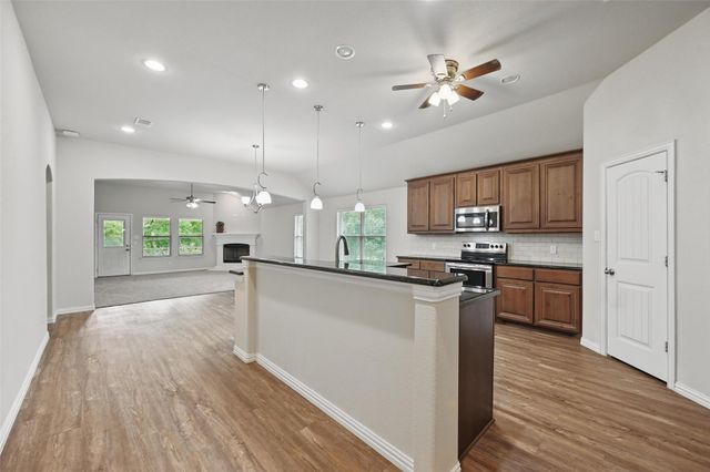 512 Hidden Springs Trail, Azle, TX 76020