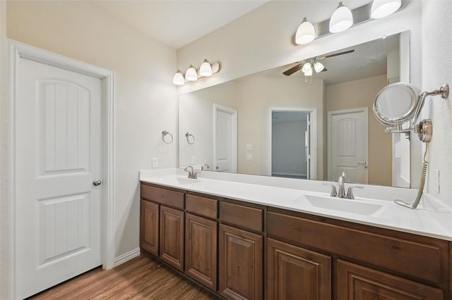 512 Hidden Springs Trail, Azle, TX 76020