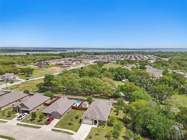 512 Hidden Springs Trail, Azle, TX 76020