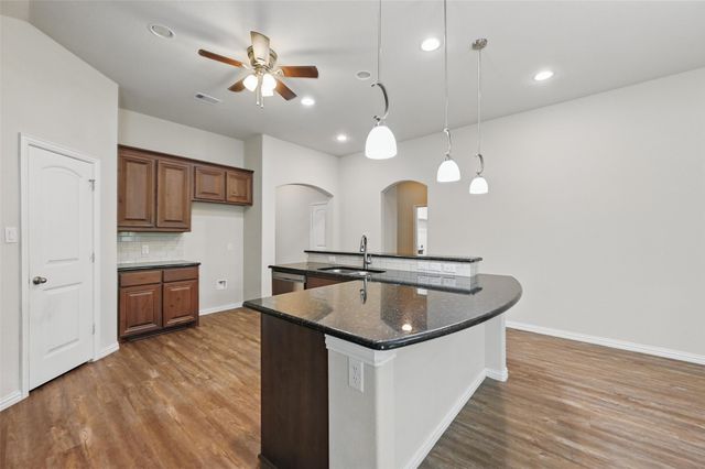 512 Hidden Springs Trail, Azle, TX 76020