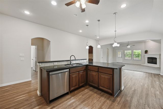 512 Hidden Springs Trail, Azle, TX 76020