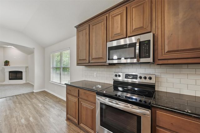 512 Hidden Springs Trail, Azle, TX 76020