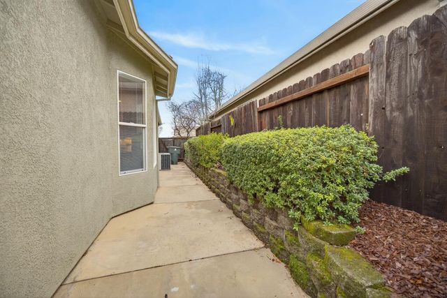 3017 Crestwood Way, Rocklin, CA 95765