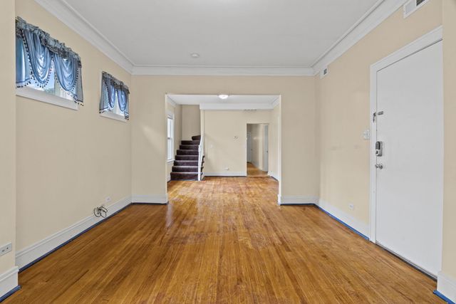 8204 S Marquette Avenue 2, Chicago, IL 60617