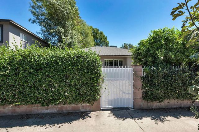6056 Woodman Avenue, Van Nuys, CA 91401