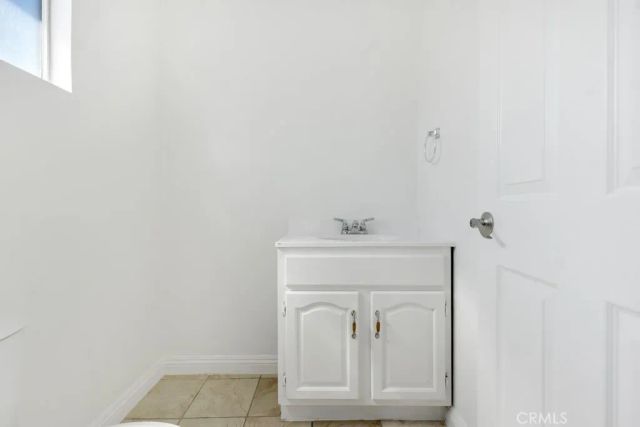 6056 Woodman Avenue, Van Nuys, CA 91401