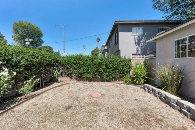 6056 Woodman Avenue, Van Nuys, CA 91401