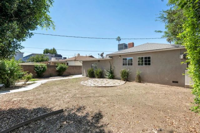 6056 Woodman Avenue, Van Nuys, CA 91401