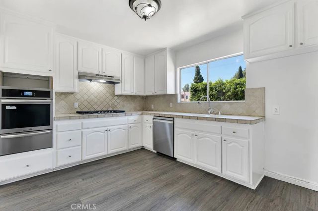 6056 Woodman Avenue, Van Nuys, CA 91401