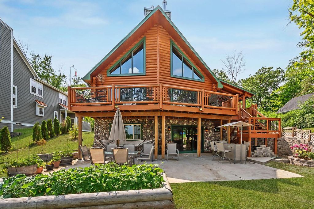 7031 W Wind Lake ROAD, Waterford, WI 53185