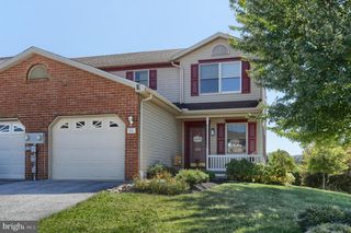 201 ACORN CIR, Lebanon, PA 17042