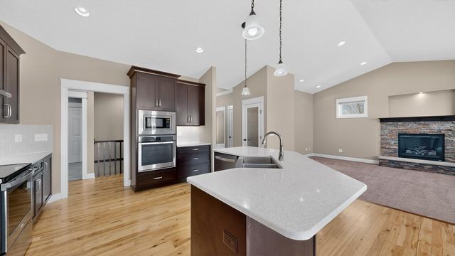 1504 Century Corner Lane NE, Rochester, MN 55906