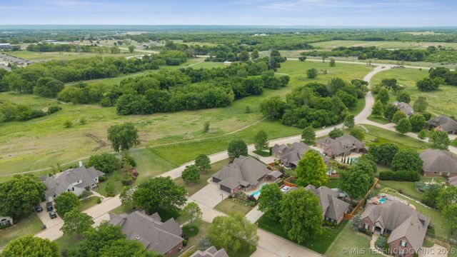 5216 E 148th Street S, Bixby, OK 74008