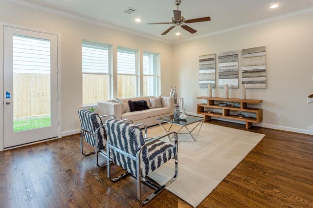 5010 Ella Boulevard, Houston, TX 77018