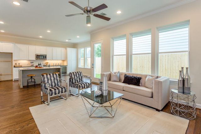 5010 Ella Boulevard, Houston, TX 77018