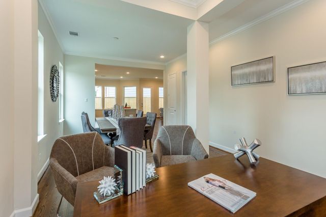 5010 Ella Boulevard, Houston, TX 77018