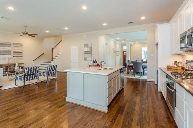 5010 Ella Boulevard, Houston, TX 77018