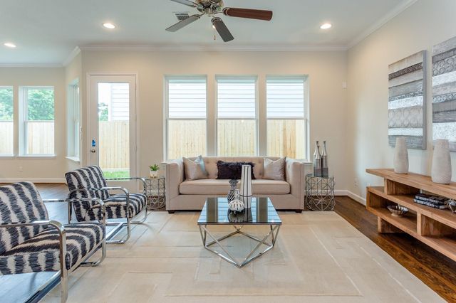 5010 Ella Boulevard, Houston, TX 77018