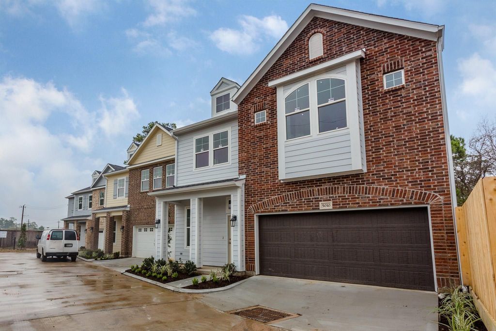 5010 Ella Boulevard, Houston, TX 77018