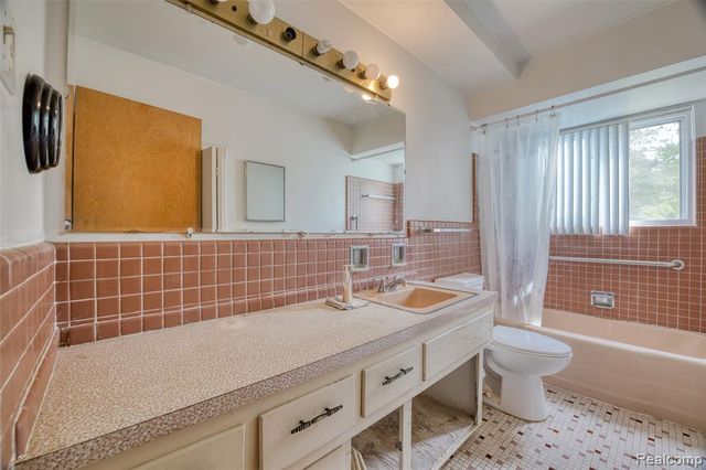 3020 Glengary Road, Commerce Twp, MI 48382