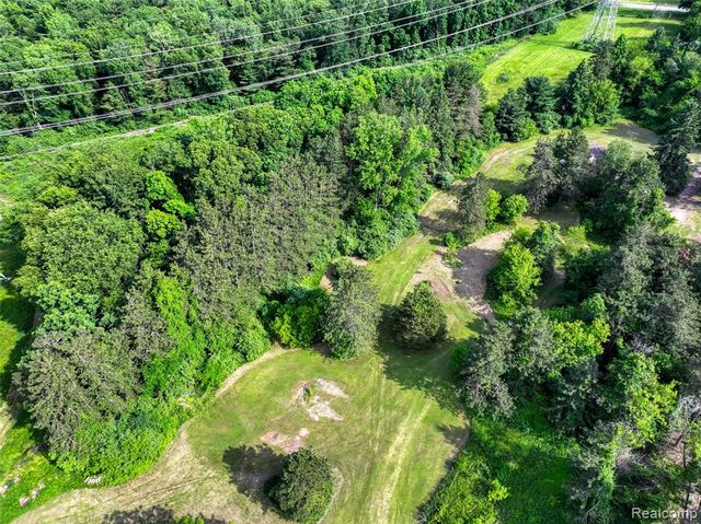 3020 Glengary Road, Commerce Twp, MI 48382