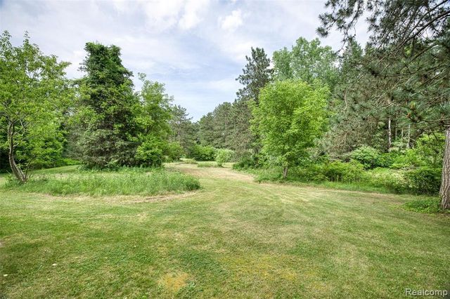 3020 Glengary Road, Commerce Twp, MI 48382