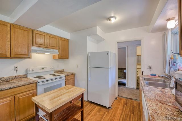 3020 Glengary Road, Commerce Twp, MI 48382