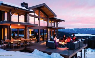 4 Crystal Springs Rd, Sandpoint, ID 83864