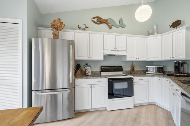 6100 SE Martinique Drive 201, Stuart, FL 34997