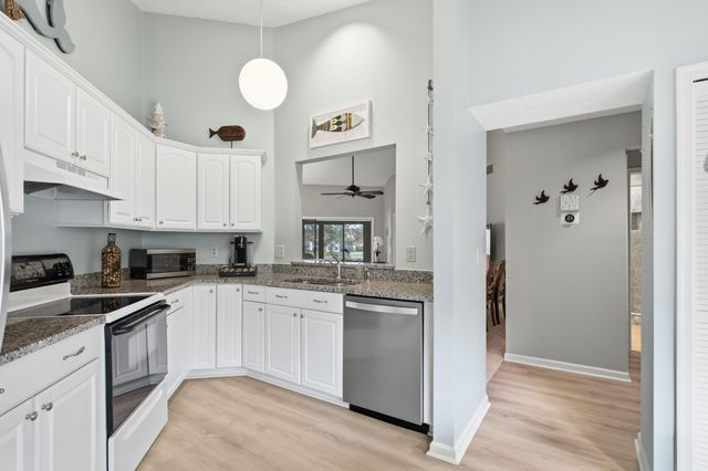 6100 SE Martinique Drive 201, Stuart, FL 34997