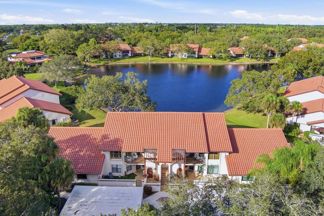 6100 SE Martinique Drive 201, Stuart, FL 34997