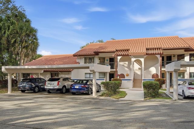 6100 SE Martinique Drive 201, Stuart, FL 34997