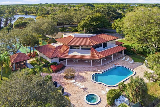 6100 SE Martinique Drive 201, Stuart, FL 34997