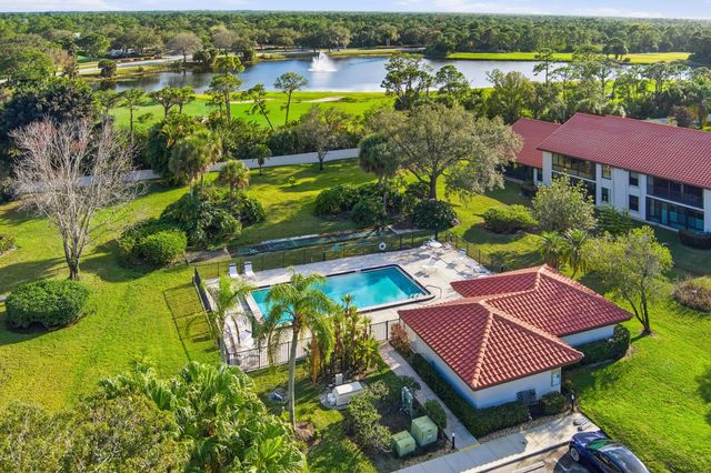 6100 SE Martinique Drive 201, Stuart, FL 34997