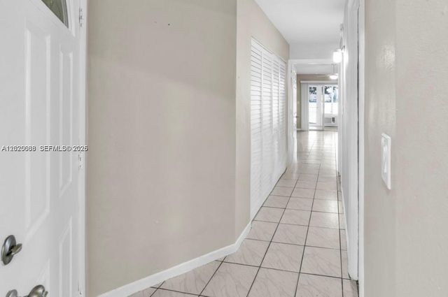 18801 NE 2nd Ave 1006, Miami, FL 33179