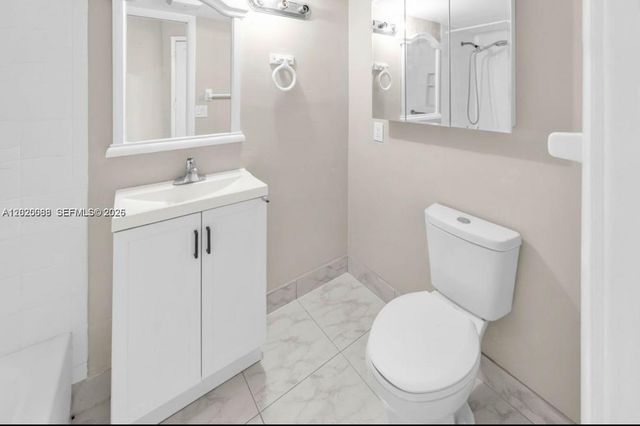18801 NE 2nd Ave 1006, Miami, FL 33179