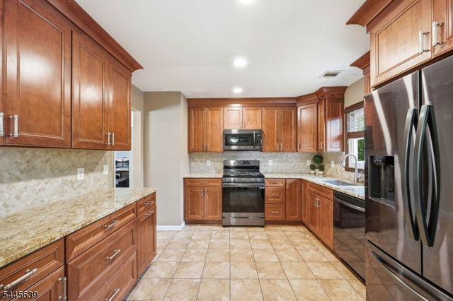 3 Seneca Trl, Jefferson Twp., NJ 07438