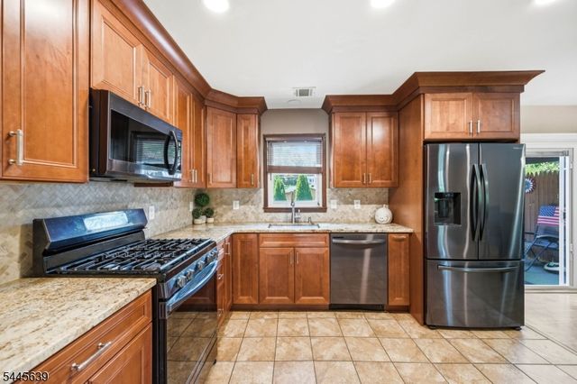 3 Seneca Trl, Jefferson Twp., NJ 07438
