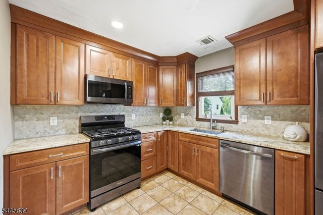 3 Seneca Trl, Jefferson Twp., NJ 07438