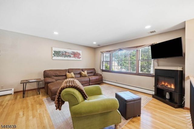 3 Seneca Trl, Jefferson Twp., NJ 07438