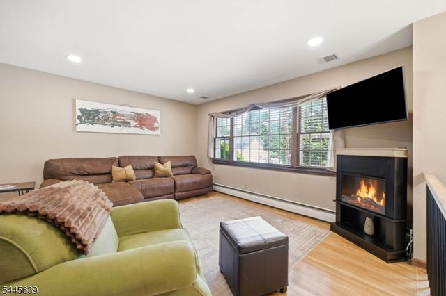 3 Seneca Trl, Jefferson Twp., NJ 07438