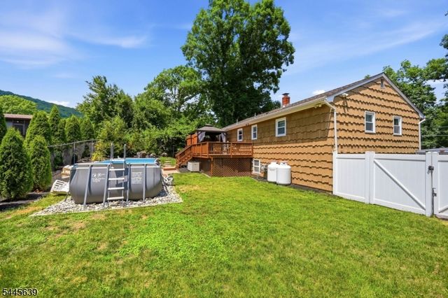 3 Seneca Trl, Jefferson Twp., NJ 07438