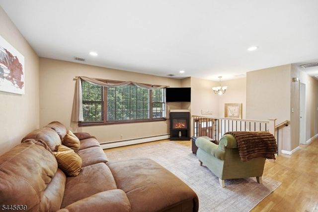 3 Seneca Trl, Jefferson Twp., NJ 07438