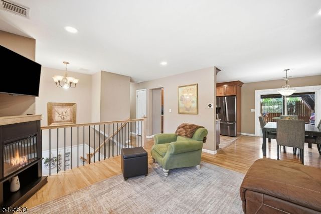 3 Seneca Trl, Jefferson Twp., NJ 07438