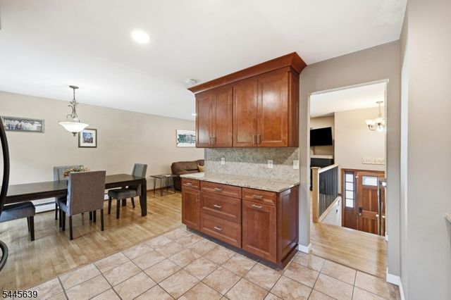3 Seneca Trl, Jefferson Twp., NJ 07438
