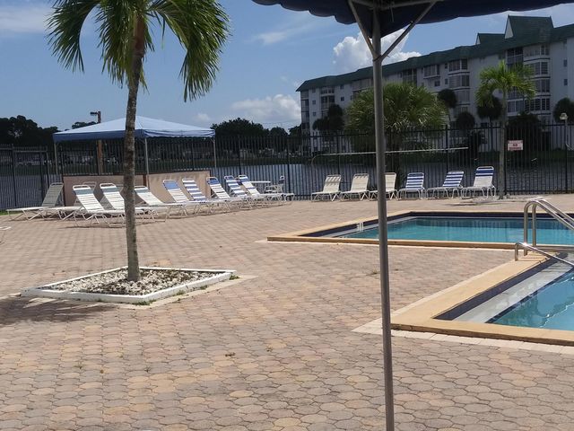 4841 NW 22nd Court 215, Lauderhill, FL 33313